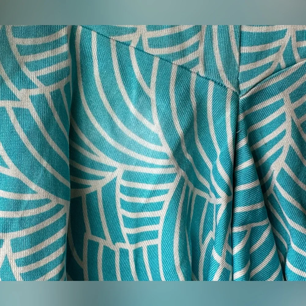 Diane Von Furstenberg Silk Jersey Turquoise skirt, size 8